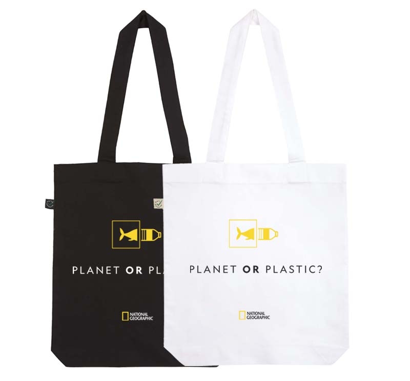 Shopping Bag Planet or Plastic by National Geographic - Schwarz